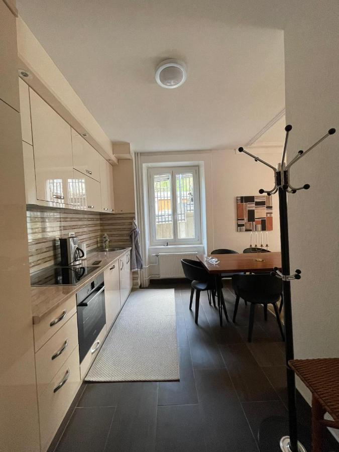 Appartement LUNA avec parking couvert privé Le Locle Exterior foto